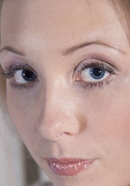 Cutie with thin eyebrows and blue eyes spreads shaved pussy for guys