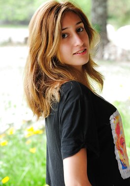 Awesome tease from a horny girl who shows her legs and more