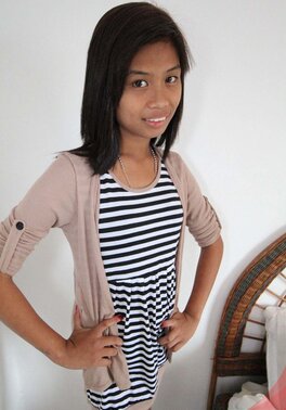 Nothing can stop a brunette with a cameltoe from getting off