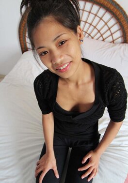 Filipino teaser wants to take cock in a motel room, WTF