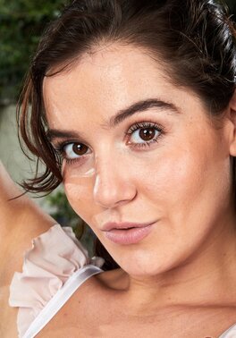 Amateur slut strips her white lingerie to flaunt her beaver