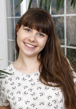 Luna Rival is the most adorable French pornstar of all time