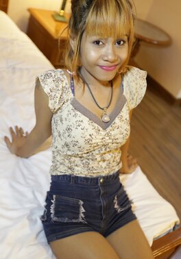 Thai girl looks like a hooker when fucking this white dude