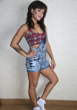 Small teen Mia Austin gets naked to show her young naked body