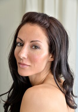 Olivia Bell shows what she can do in a solo teasing gallery