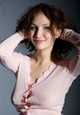 Getting laid is too much for her to refuse but she needs to pose