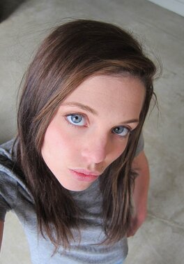 Kiera Winters showing her tattoos and fingering that pussy