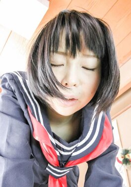 Yuri Sakurai gives oral sex and shows off her hairy pussy