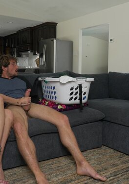 Joslyn James big boobs and ass on display in bed