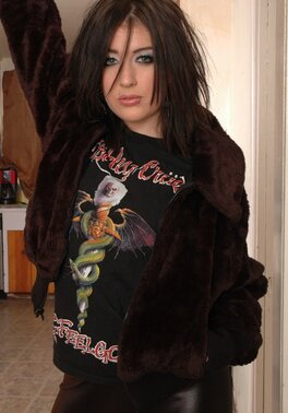 Hottie Eden drops her spandex pants in the kitchen and poses