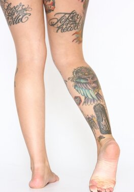 Tattooed girl with a fat ass and thick thighs getting naked