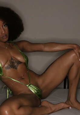 Ebony masseuse with an amazing body servicing a thick cock