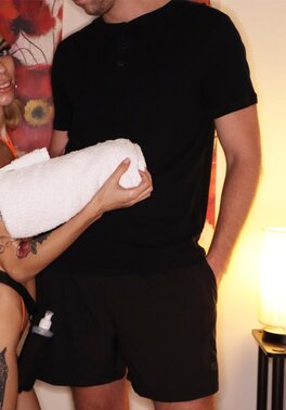 Petite masseuse in skimpy lingerie gives him the happy ending