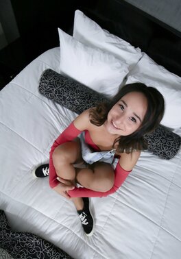 Isabella Nice enjoys feeling lonely on the bed with Ike Diezel