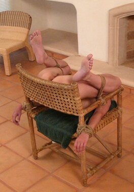 Knots with subby girls that don't get cocks to brush their lips