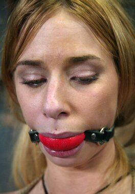 Lain Oi gets hogtied in a porn gallery