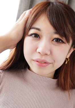 Asian girl in white panties agrees to let him lick her