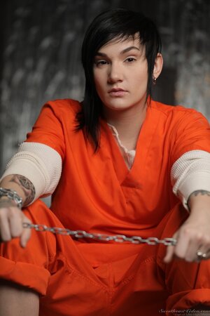 Rebellious alt chick is held in prison so she has enough time to pose naked