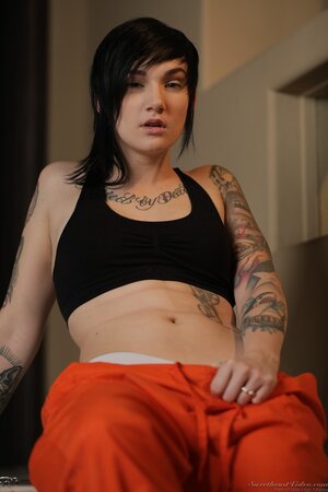 Rebellious alt chick is held in prison so she has enough time to pose naked