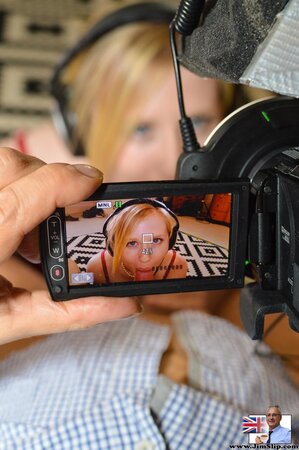 Amazing love puts headphones one and gives a blowjob to the sound of music