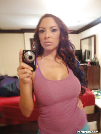 Porn actress with big boobies doesn't forget about fans even being home