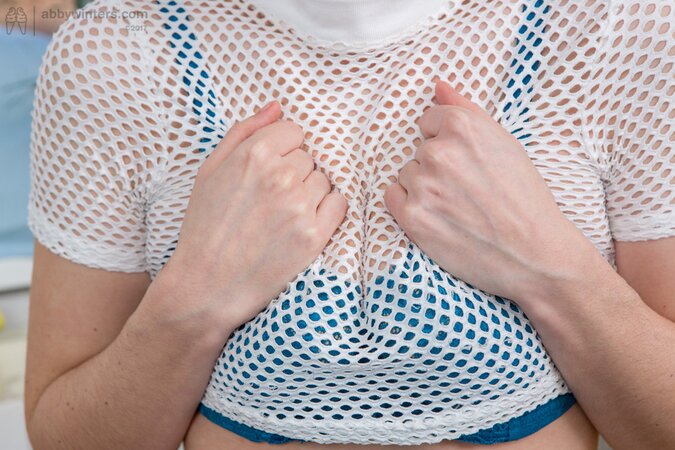 Feminist with a pretty face is sure that girls should keep their furry bushes