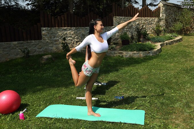 Outdoor yoga ends for curvy brunette and her blonde GF with lesbian affair