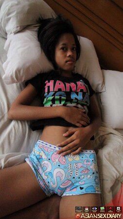 Thai slut has bareback sex and it is not surprising that it ends with creampie