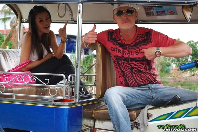 Fun near rickshaw makes Asian sexpot in mood for more provocative photo shoot