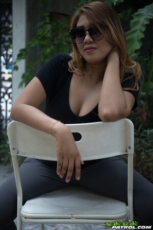 Stunning Asian chick for cash sucks and rides stranger's stiff weenie