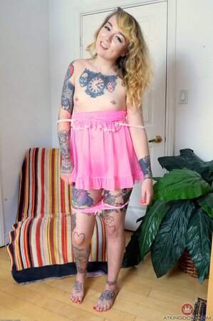 Alt blonde with curly hair sees nothing bad about hairy armpits and vag