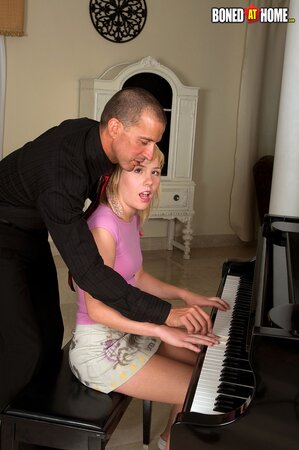 Man was so gentle playing piano but then he changed and made blonde suck him off