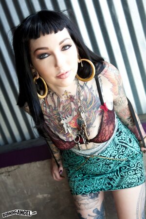 Tattooed brunette with hoop earrings shows how her smooth pussy looks like