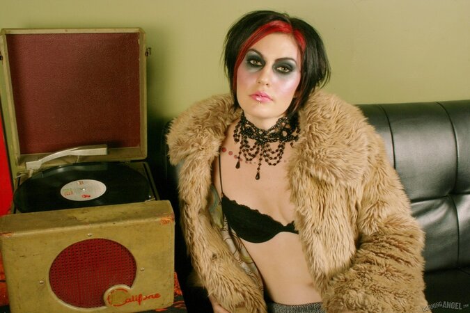 Eccentric alt brunette takes off fur coat and touches her twat near gramophone