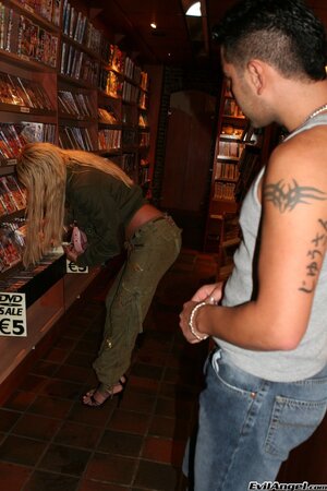 Guy with mohawk sees blonde Dutch chick and manages to receive a blowjob