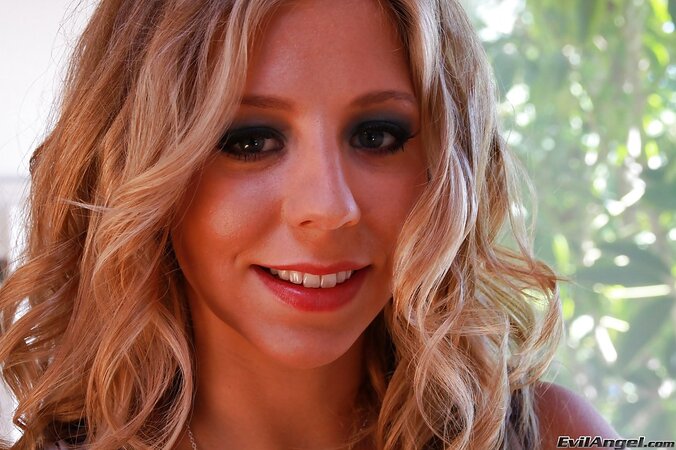 Playful blonde undresses to demonstrate lucky cameraman her amazing booty