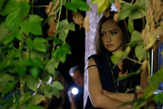 Stunning policewoman shares colleague's hard penis with innocent suspect