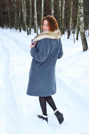 Tempered model with curly red hair isn't afraid of Russian winter and poses naked