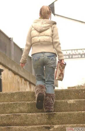 Sultry MILF takes off all clothes to pose after walking in cold weather