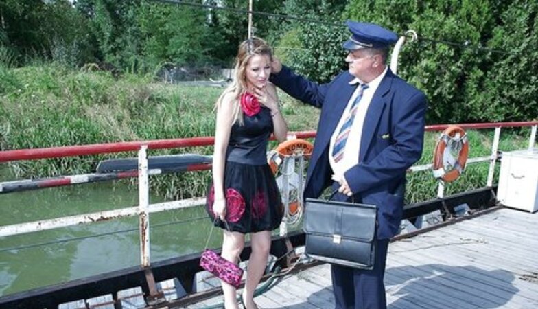 Fat old-man and teen hussy lick each other's assholes before hot coupling