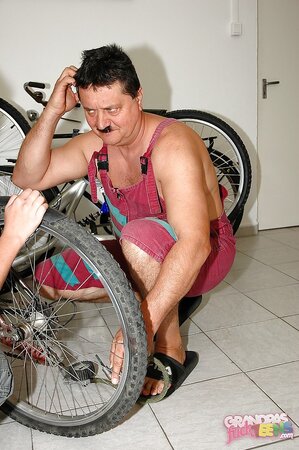 Horny teen wench seduces elderly mechanic on a quickie in the garage