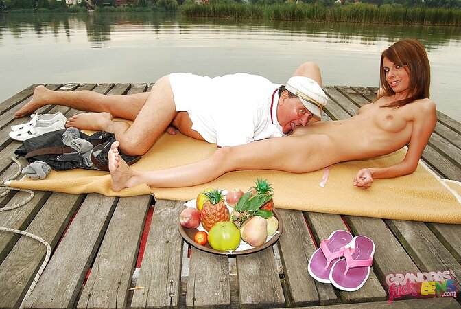 Slutty teen is grateful for romantic dinner and blows her sugar daddy's cock