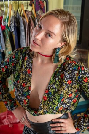 Jessa the Aussie stunner showing her big natural boobies