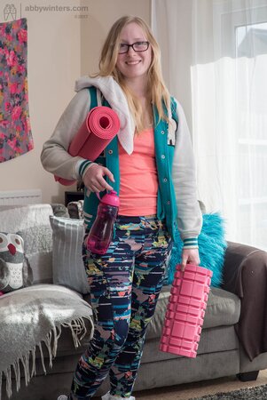 Adorable yoga girl Satine Spark showing her ass on the mat