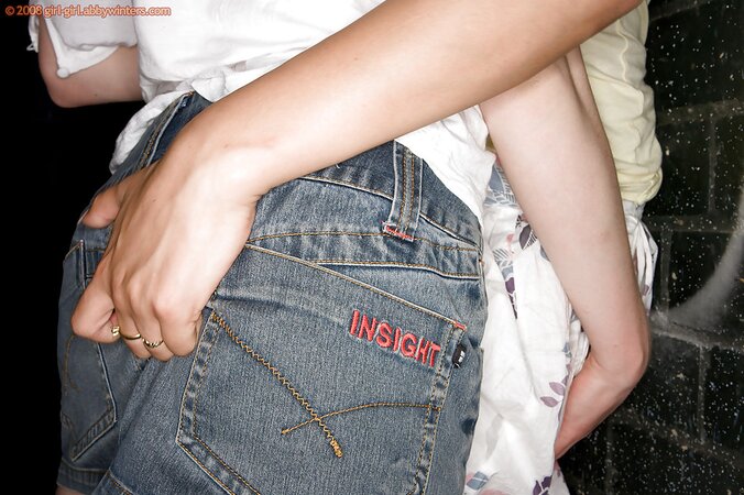 Adorable babes are going to fuck after their cute evening date