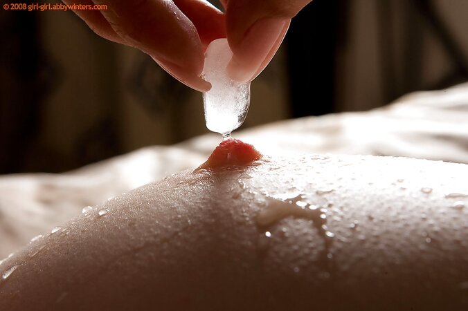 Adorable babes are going to fuck after their cute evening date