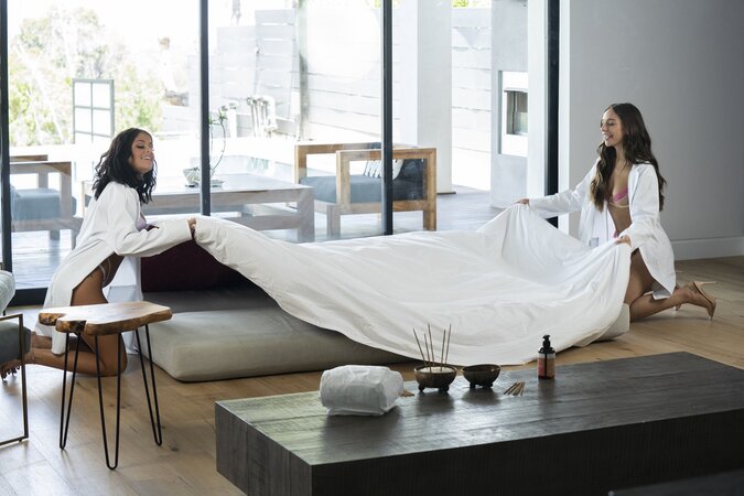 The hottest trio of brunette women enjoying lesbo 3some sex