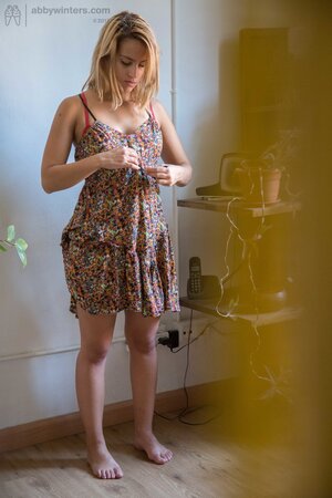 Blondie with big boobies showing what she can do to tease