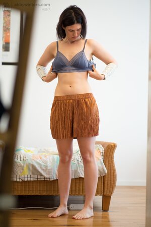 Sleek and cool momma showing her amazing ass while changing