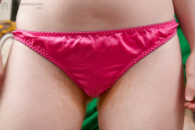 Redheaded firecrotch brushing her pussy hair and looking good